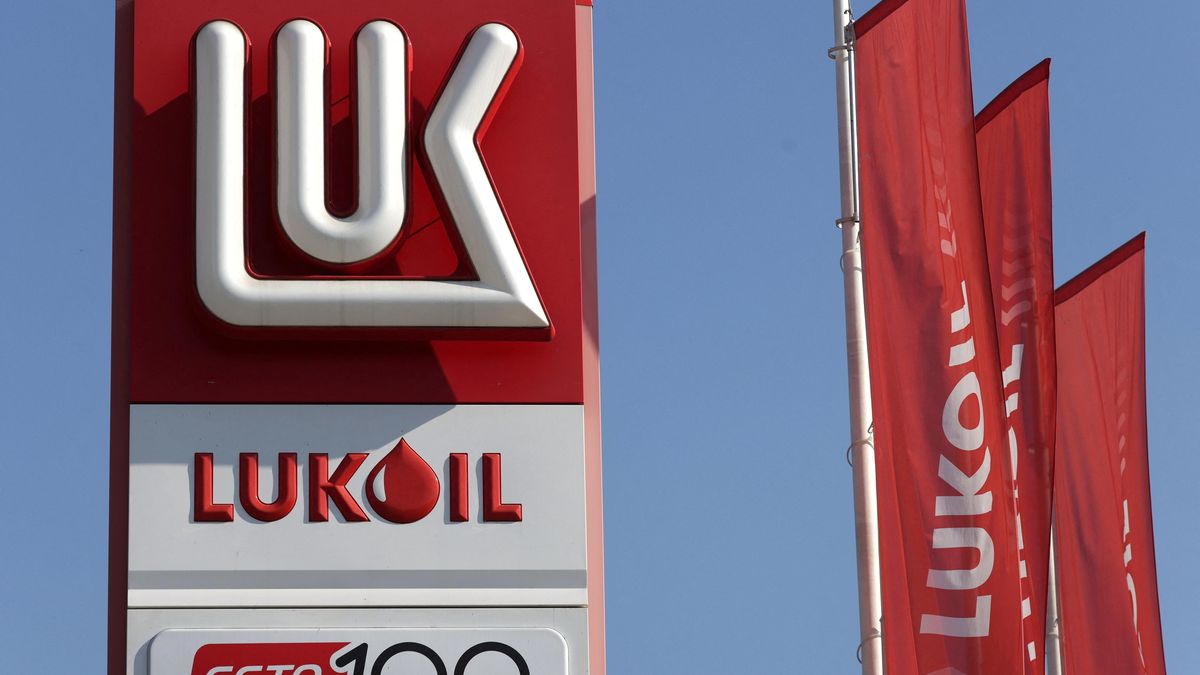 Lukoil se po uvalení amerických sankcí zbavuje zahraničních aktiv